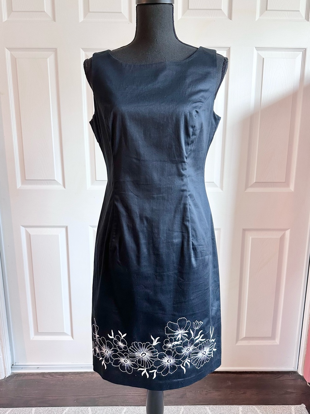 Byer Dress Black Sleeveless Classic Sheath Dress w/ White Floral Embroidery